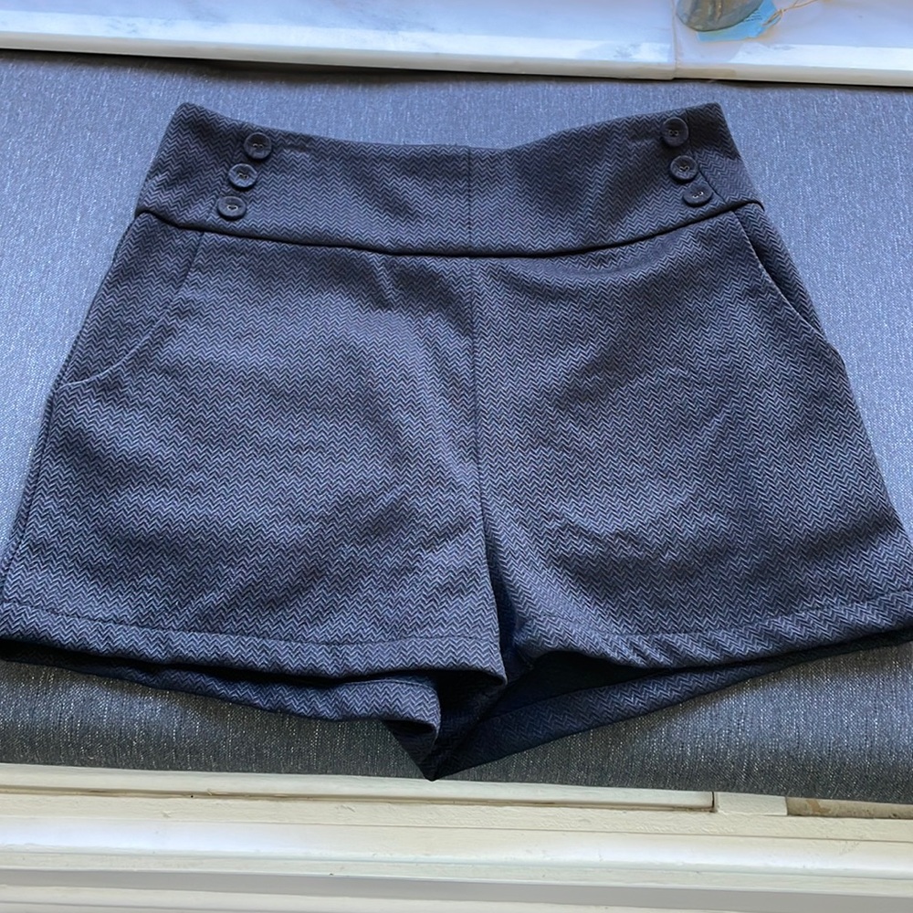 SOLD—-VINTAGE HIGH WAISTED SHORTS